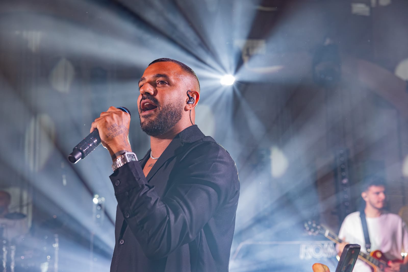 איתי לוי במופע פרטי